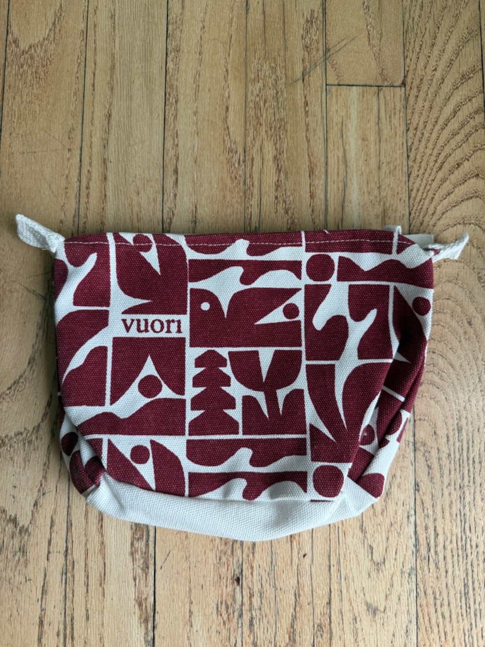 NWOT Vuori Burgundy & White Graphic Canvas Pouch